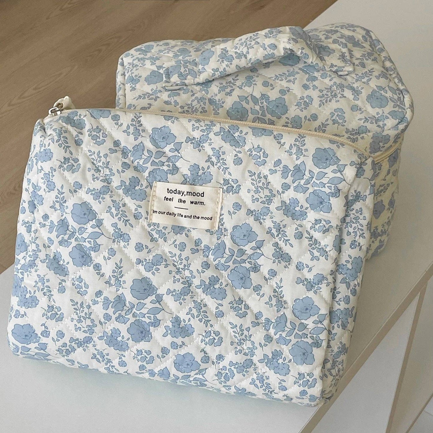 Blue Flower Simple Large Capacity Make Up Bag DP25A551