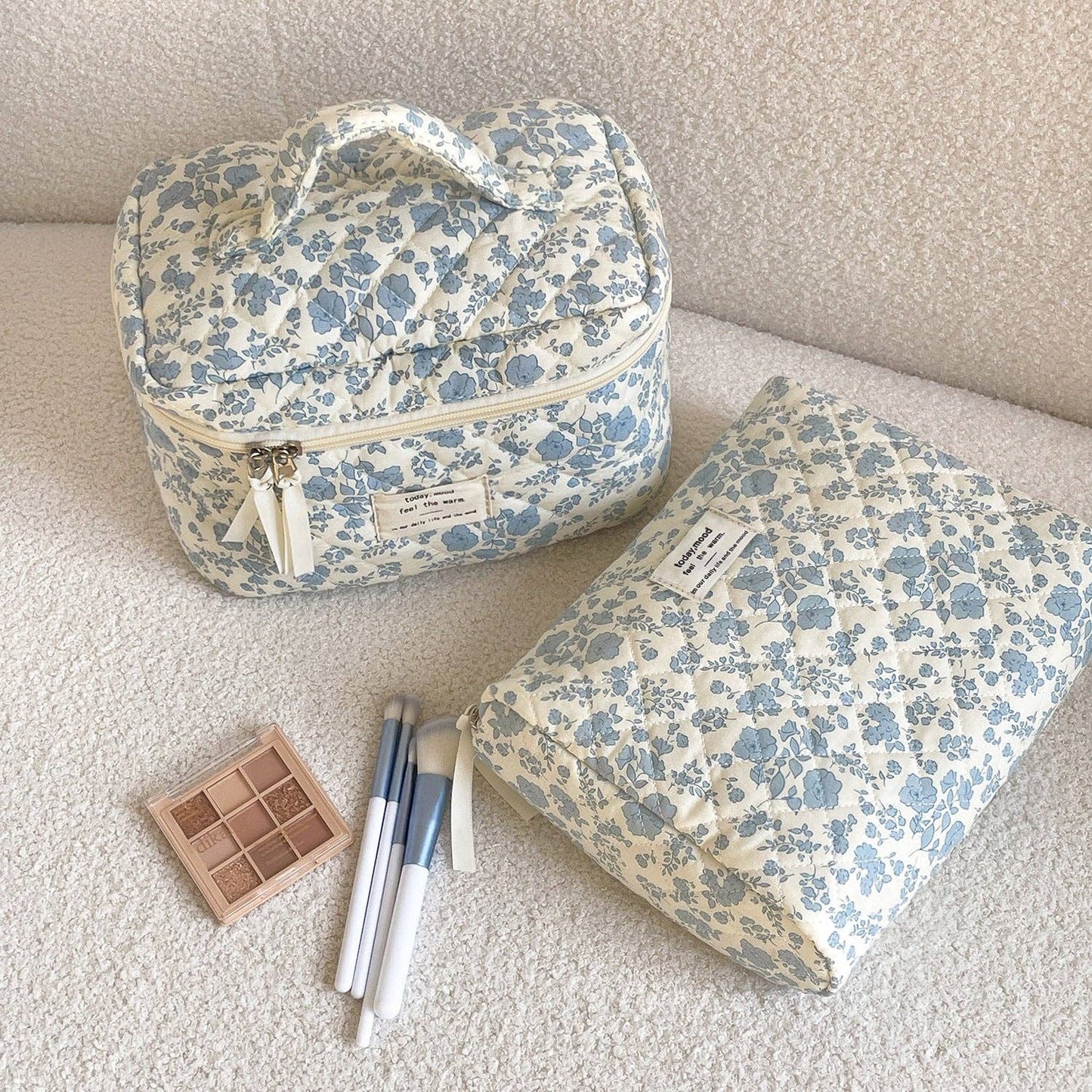 Blue Flower Simple Large Capacity Make Up Bag DP25A551