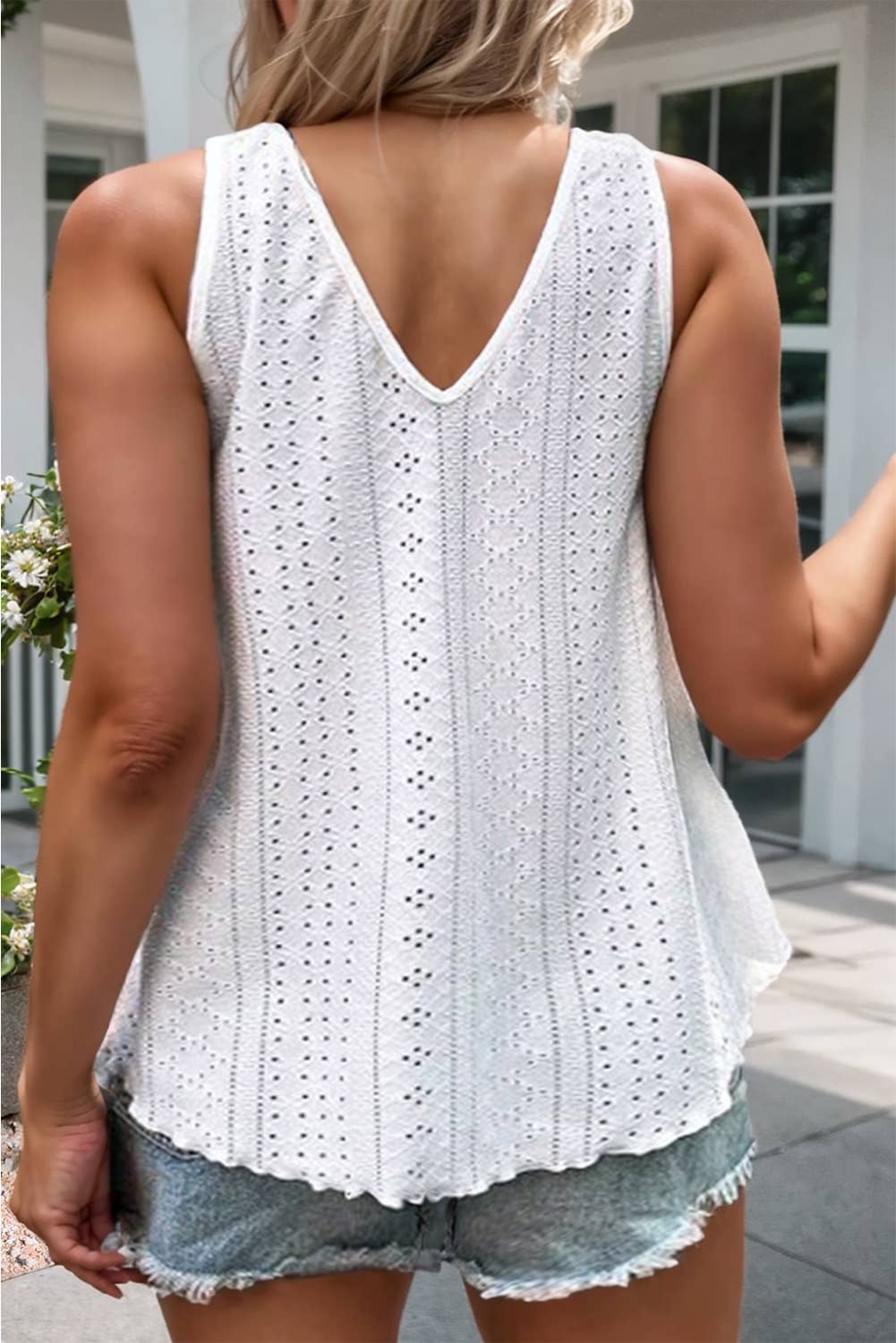 Plus Size Guipure V Neck Eyelet Lace Tank Top: White / Plus Size