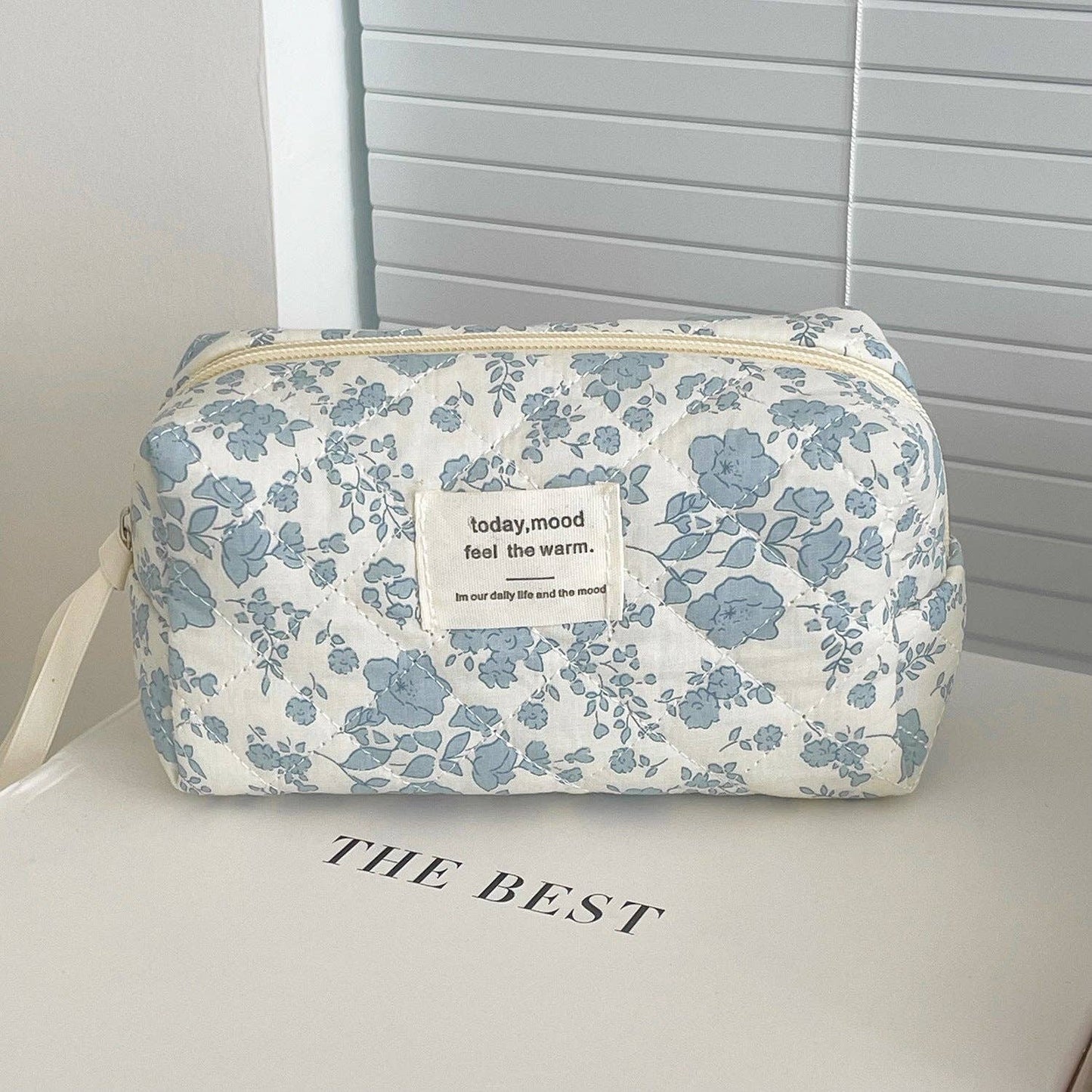 Blue Flower Simple Large Capacity Make Up Bag DP25A551