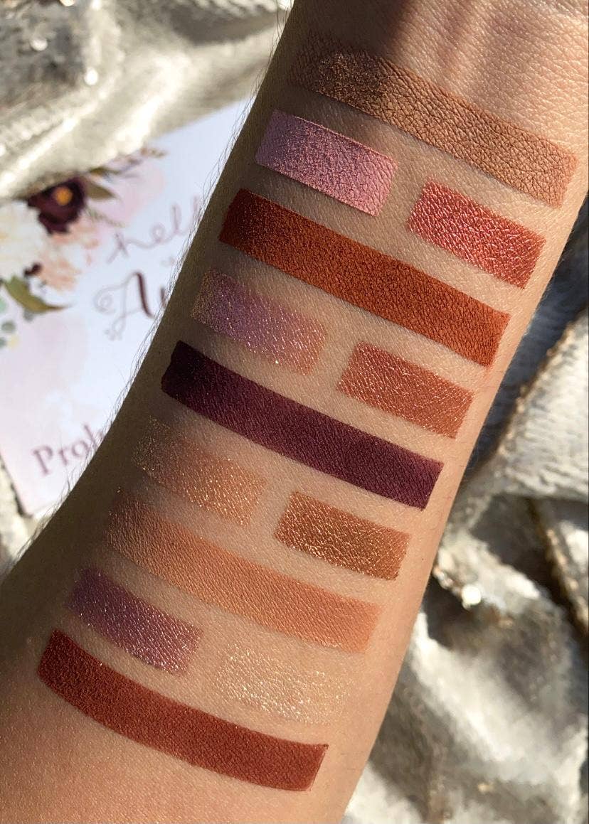 Hello Autumn 18 Shade Duo-Finish Eyeshadow Palette