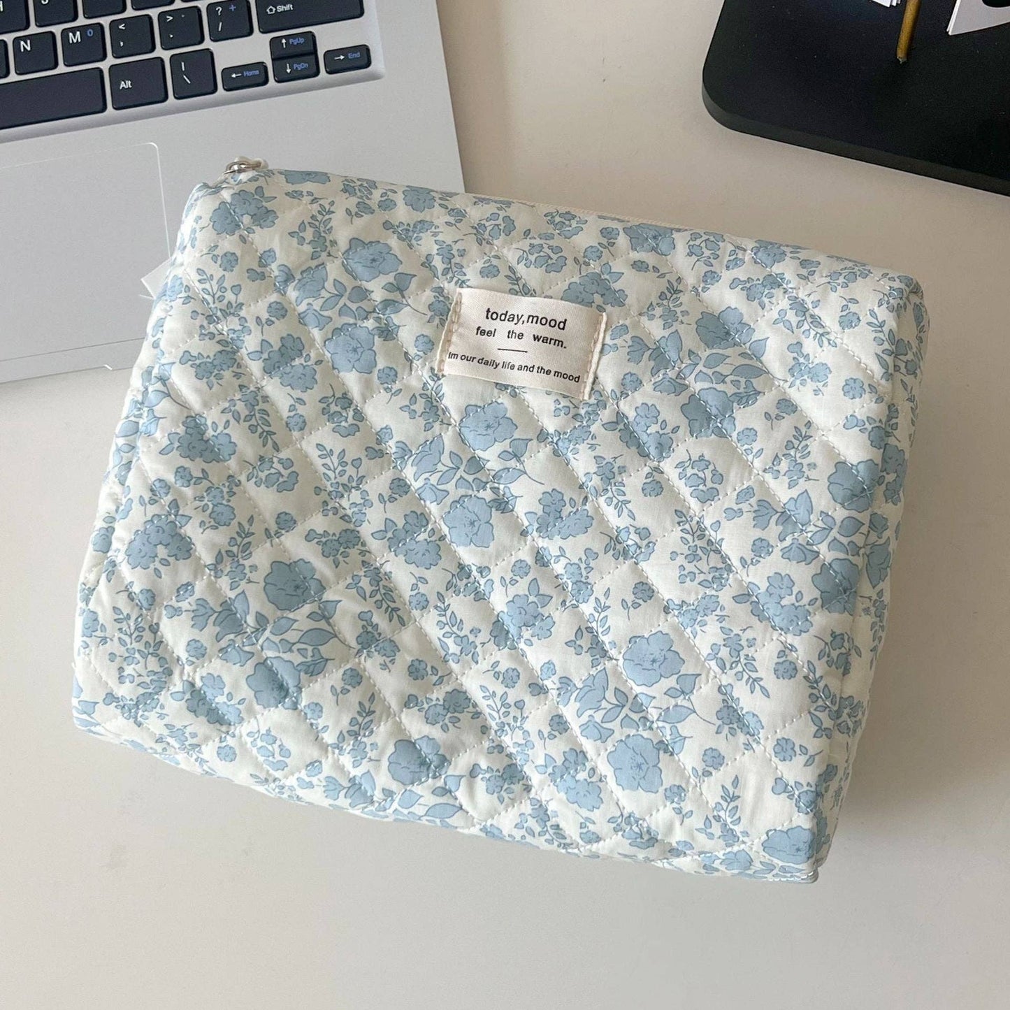 Blue Flower Simple Large Capacity Make Up Bag DP25A551