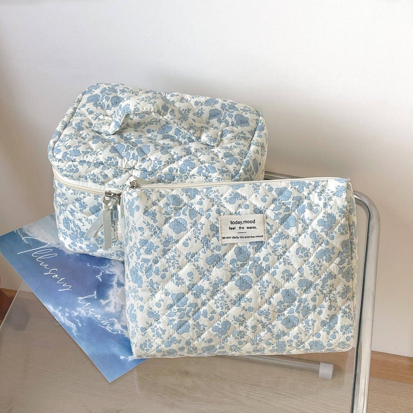 Blue Flower Simple Large Capacity Make Up Bag DP25A551