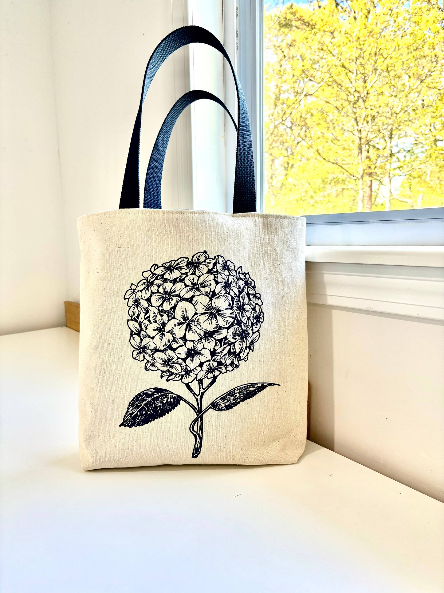 Hydrangea tote bags