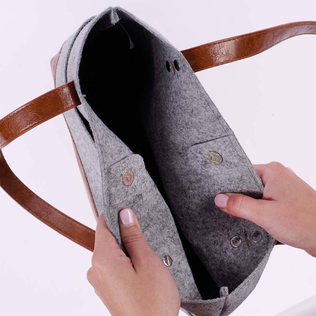 Bible Tote Gray/Toffee Filagree Heart Badge