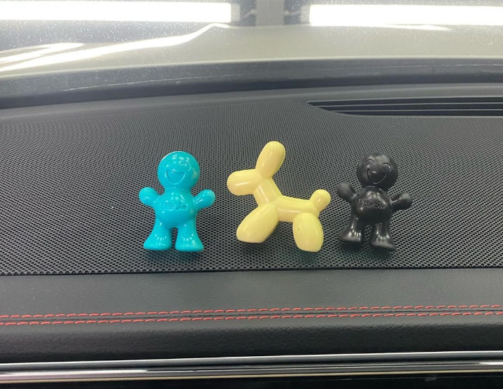 LITTLE DOG NEW CAR AUTO SMALL SPACE AIR FRESHENER